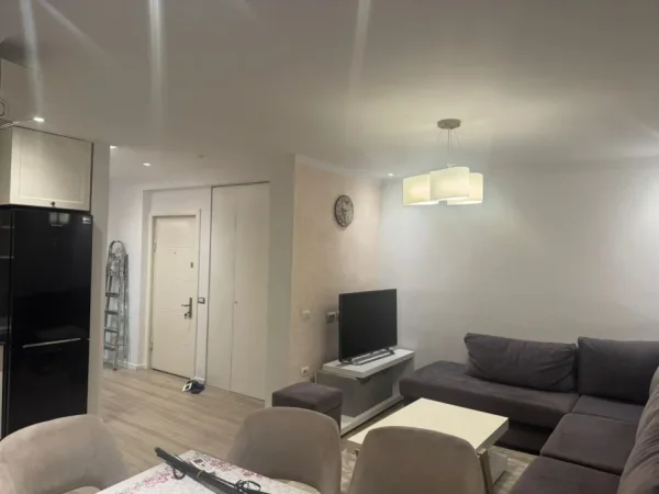 Tirane, jepet me qera apartament 1+1 Kati 3, 55 m² 500 € (Rruga Idriz Dollaku)