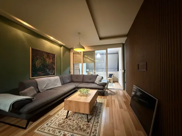 Tirane, jepet me qera apartament 2+1+Ballkon Kati 4, 97 m² 850 € (Ish Ekspozita)