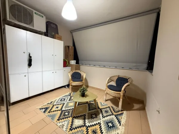 Tirane, jepet me qera apartament 2+1+Ballkon Kati 4, 97 m² 850 € (Ish Ekspozita)