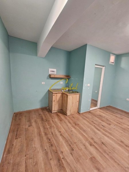 Tirane, jepet me qera ambjent biznesi Kati -1, 30 m² 350 € (BLV GJERGJ FISHTA)