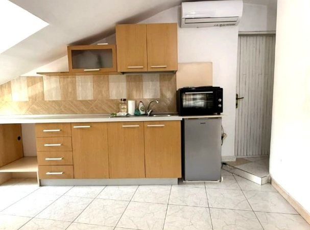 Tirane, jepet me qera garsonier 1+1 Kati 3, 40 m² 390 € (air albania)