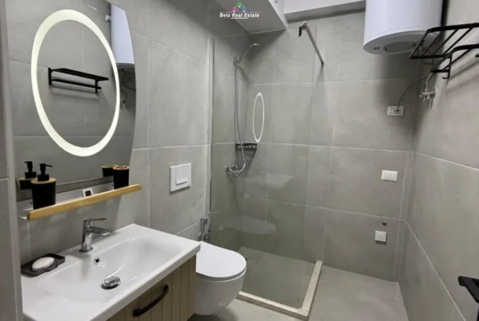 Tirane, jepet me qera apartament 1+1 Kati 5, 68 m² 500 € (Rruga Xhanfize Keko)