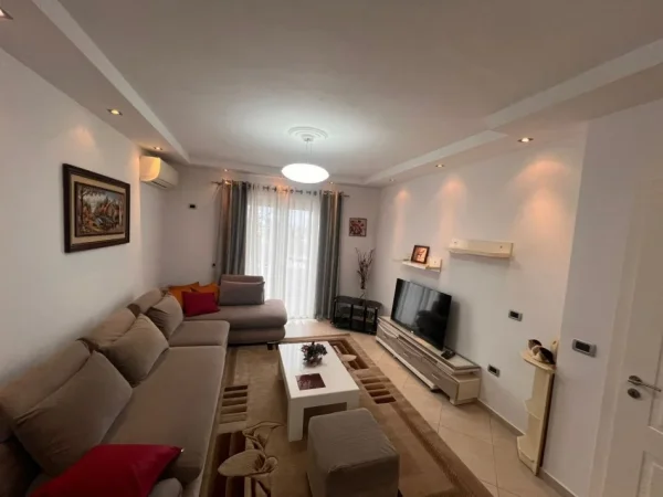 Tirane, jepet me qera apartament 2+1 Kati 2, 100 m² 800 € (sauk)