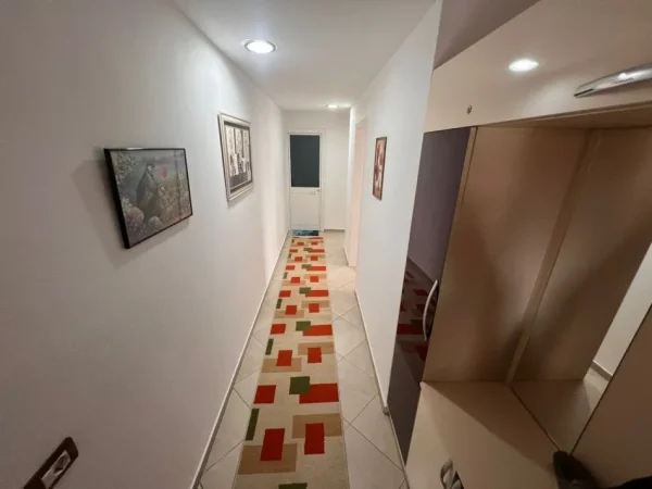 Tirane, jepet me qera apartament 2+1 Kati 2, 100 m² 800 € (sauk)