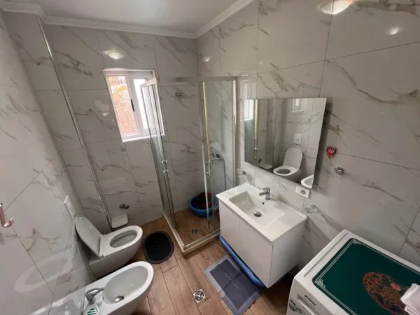 Tirane, jepet me qera apartament 2+1 Kati 2, 100 m² 800 € (sauk)