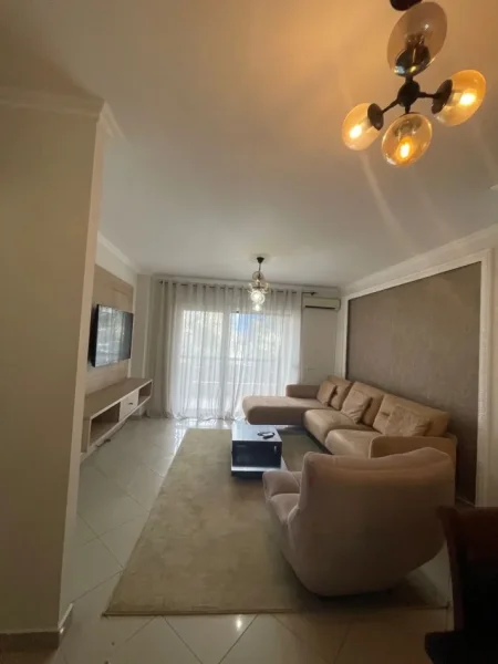 Tirane, jepet me qera apartament 1+1+Ballkon Kati 3, 80 m² 600 € (Liqeni i That)