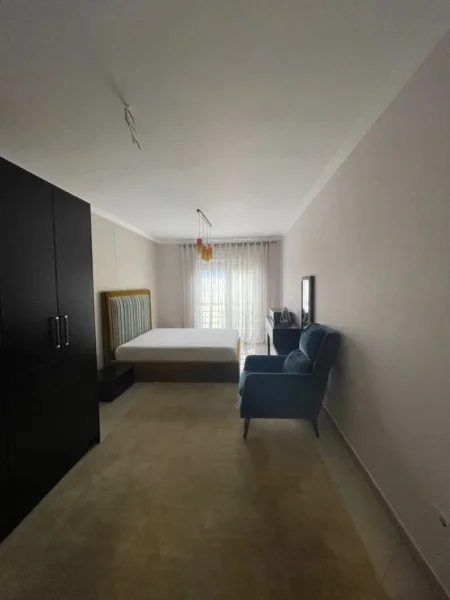 Tirane, jepet me qera apartament 1+1+Ballkon Kati 3, 80 m² 600 € (Liqeni i That)