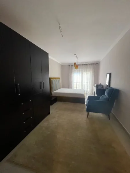 Tirane, jepet me qera apartament 1+1+Ballkon Kati 3, 80 m² 600 € (Liqeni i That)