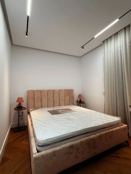 Tirane, jepet me qera apartament 2+1+Ballkon Kati 4, 102 m² 1.200 € (Rruga Mine Peza)