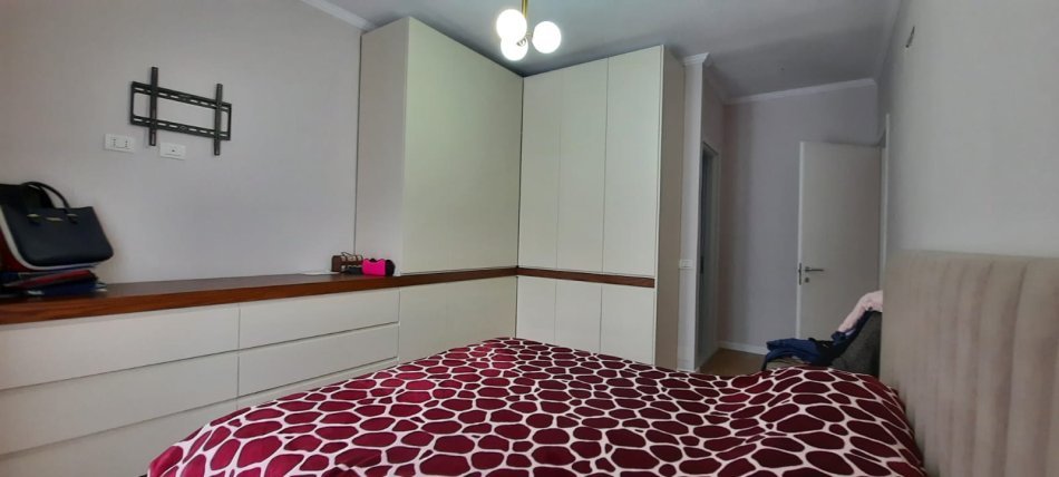 Tirane, shitet apartament 2+1+Ballkon Kati 6, 107 m² 215.000 € (unaza e re)