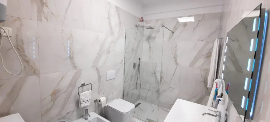 Tirane, shitet apartament 2+1+Ballkon Kati 6, 107 m² 215.000 € (unaza e re)