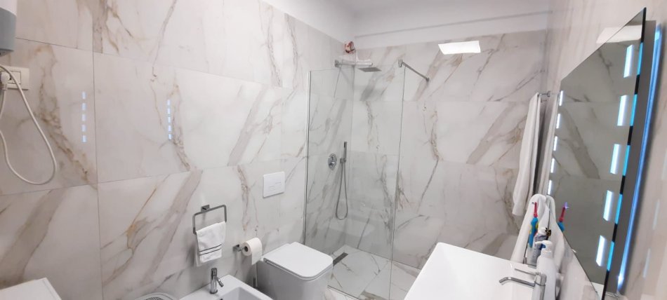 Tirane, shitet apartament 2+1+Ballkon Kati 6, 107 m² 215.000 € (unaza e re)