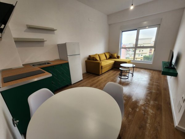 Tirane, jepet me qera apartament 1+1 Kati 2, 55 m² 400 € (Ali Demi)