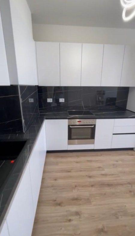 Tirane, jepet me qera apartament 2+1 Kati 10, 82 m² 600 € (Golden Park Residence, Perballe Spitalit Amerikan 3)