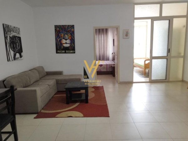 Tirane, jepet me qera apartament 1+1+Ballkon Kati 8, 75 m² 400 € (YZBERISHT)