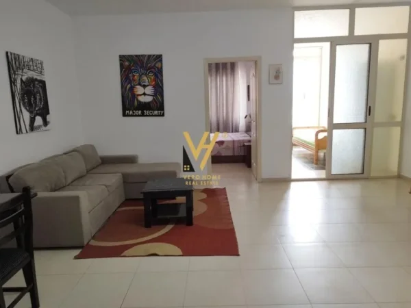 Tirane, jepet me qera apartament 1+1+Ballkon Kati 8, 75 m² 400 € (YZBERISHT)