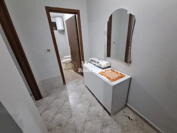 Tirane, jepet me qera apartament 1+1 Kati 3, 70 m² 350 € (Shkoze)