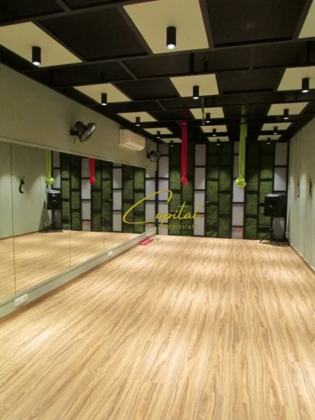 Tirane, jepet me qera dyqan Kati 0, 50 m² 2.500 € (KOMUNA E PARISIT)