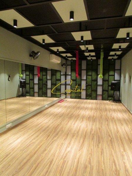 Tirane, jepet me qera dyqan Kati 0, 50 m² 2.500 € (KOMUNA E PARISIT)