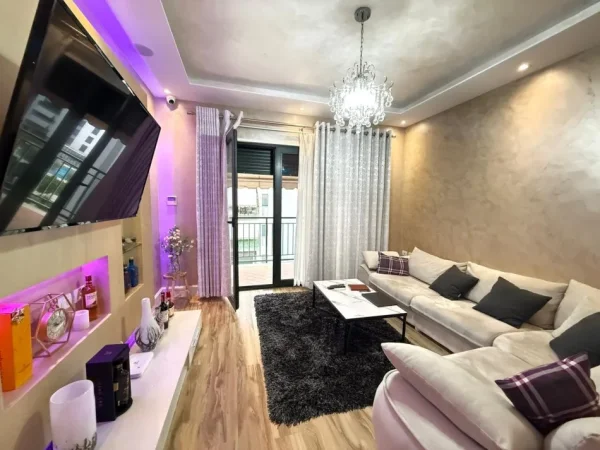 Tirane, jepet me qera apartament 2+1 , 113 m² 900 € 