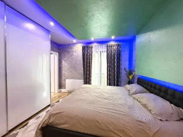 Tirane, jepet me qera apartament 2+1 , 113 m² 900 € 