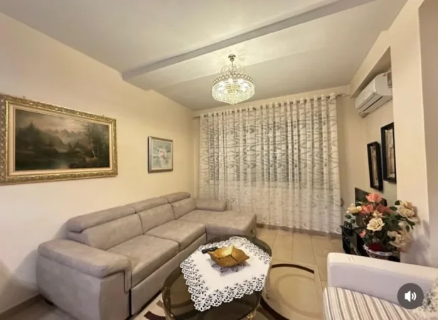 Tirane, jepet me qera apartament 1+1+Ballkon Kati 5, 73 m² 700 € (Bllok, Rr. Vaso Pasha)