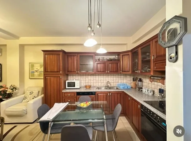 Tirane, jepet me qera apartament 1+1+Ballkon Kati 5, 73 m² 700 € (Bllok, Rr. Vaso Pasha)