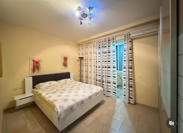 Tirane, jepet me qera apartament 1+1+Ballkon Kati 5, 73 m² 700 € (Bllok, Rr. Vaso Pasha)
