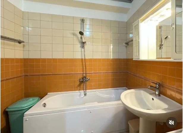 Tirane, jepet me qera apartament 1+1+Ballkon Kati 5, 73 m² 700 € (Bllok, Rr. Vaso Pasha)