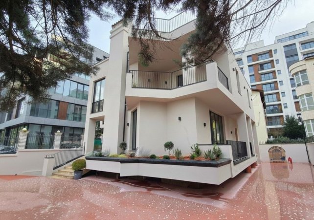 Tirane, jepet me qera ambjent biznesi , 600 m² 7.000 € (komuna e parisit)