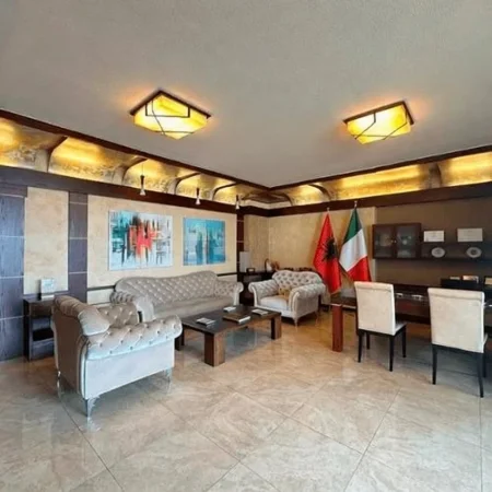 Tirane, jepet me qera apartament 3+1+Ballkon Kati 9, 216 m² 