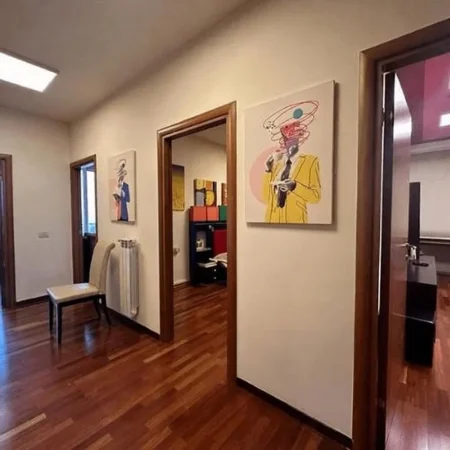 Tirane, jepet me qera apartament 3+1+Ballkon Kati 9, 216 m² 