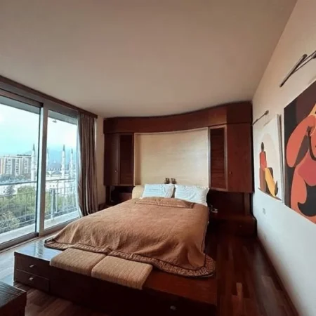 Tirane, jepet me qera apartament 3+1+Ballkon Kati 9, 216 m² 