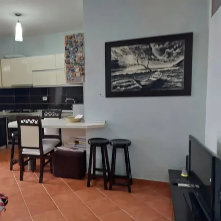 Tirane, jepet me qera apartament 2+1+Aneks+Ballkon Kati 8, 80 m² 450€  (Rruga Teodor Keko)