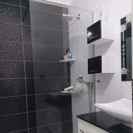 Tirane, jepet me qera apartament 2+1+Aneks+Ballkon Kati 8, 80 m² 450€  (Rruga Teodor Keko)