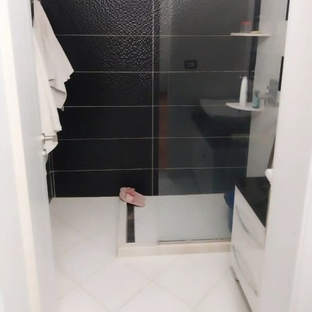 Tirane, jepet me qera apartament 2+1+Aneks+Ballkon Kati 8, 80 m² 500 € ( i diskutushëm ) (Rruga Teodor Keko)