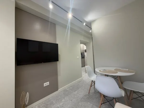 Tirane, shiten 2 apartamente 1+1 Kati 5, 65 m² 200.000 € (21 Dhjetori)
