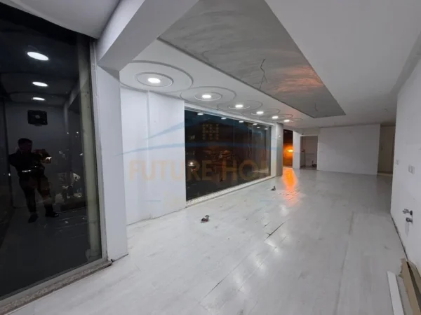 Tirane, shitet ambjent biznesi Kati 1, 71 m² 250.000 € (21 Dhjetori)