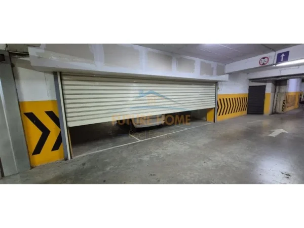 Tirane, jepet me qera garazh | post parkimi Kati -1, 40 m² 300 € (GOLDEN PARK , Perball Latitude)