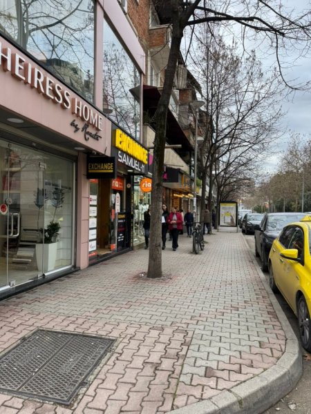 Tirane, jepet me qera dyqan Kati 0, 30 m² 350 € (tek Sheshi Willson Tirane)