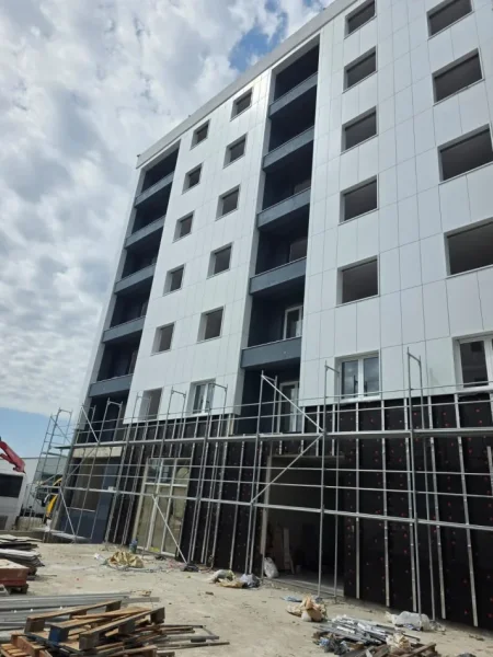 Tirane, shitet apartament 1+1 Kati 4, 82 m² 73.800 € (Kamez)