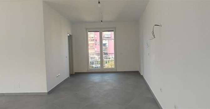 Tirane, jepet me qera zyre Kati 5, 220 m² 2.500 € (9 kateshet)