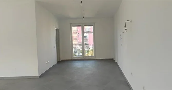 Tirane, jepet me qera zyre Kati 5, 220 m² 2.500 € (9 kateshet)