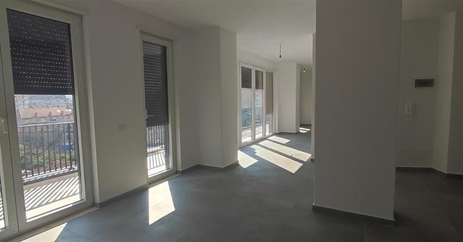 Tirane, jepet me qera zyre Kati 5, 220 m² 2.500 € (9 kateshet)