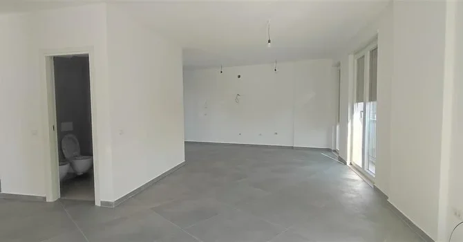 Tirane, jepet me qera zyre Kati 5, 220 m² 2.500 € (9 kateshet)
