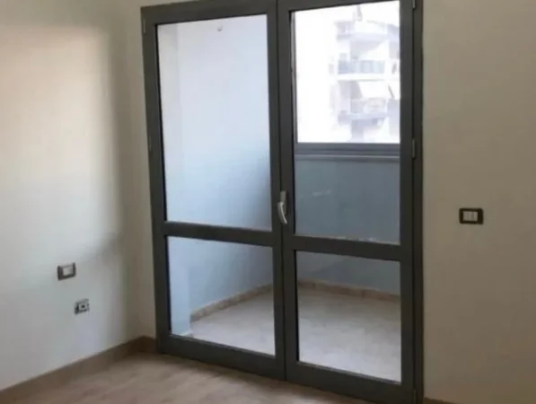 Tirane, jepet me qera zyre Kati 3, 33 m² 380 € (Zogu i Zi)