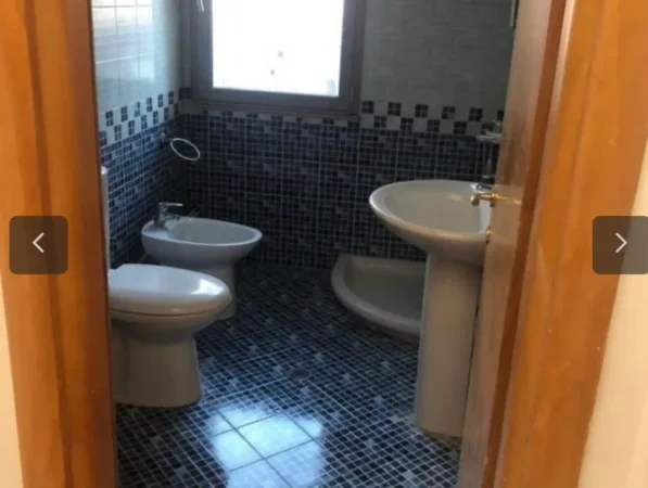 Tirane, jepet me qera zyre Kati 3, 33 m² 380 € (Zogu i Zi)