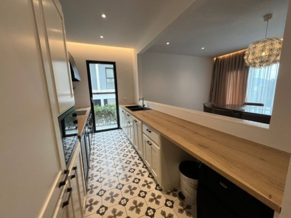 Tirane, jepet me qera apartament Kati 1, 135 m² 1.300 € 