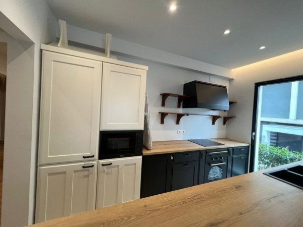 Tirane, shitet apartament Kati 1, 135 m² 295.000 € 