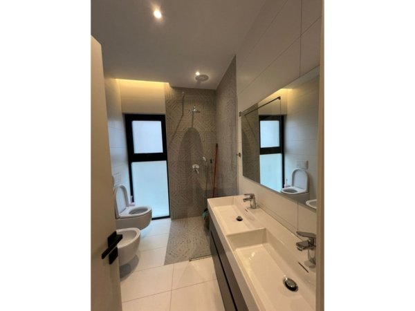 Tirane, shitet apartament Kati 1, 135 m² 295.000 € 